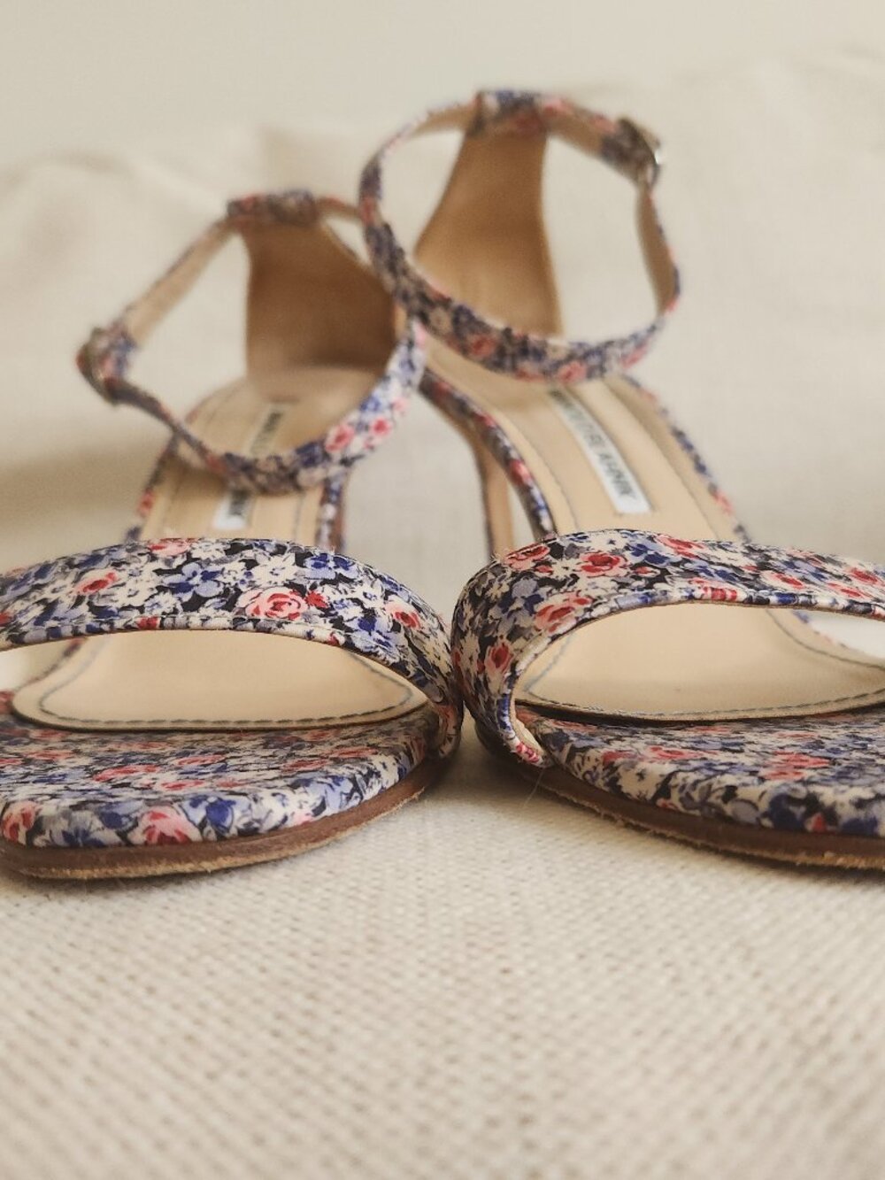 Manolo Blahnik Floral Print Satin Strappy High Heel Sandals - Sz 39 - Picture 5 of 15